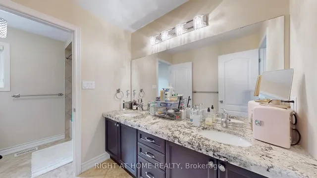 Additional image 39 of 19 Charity Crt