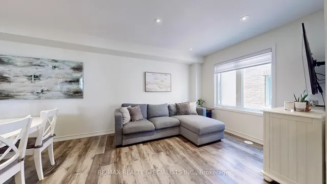 Additional image 5 of 894 Cactus Pt