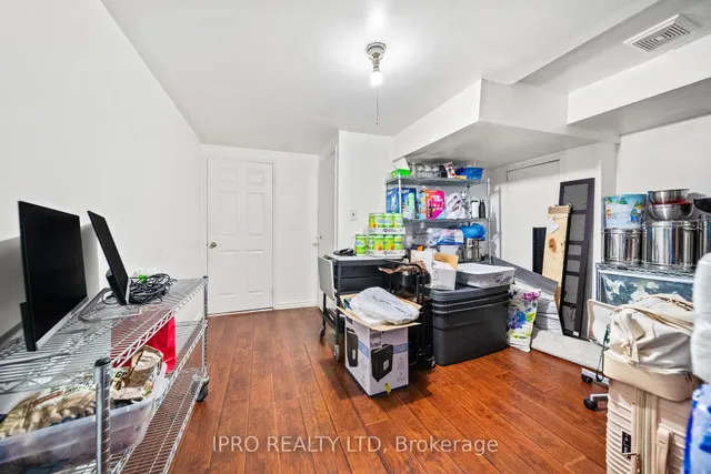 Additional image 40 of 14 Saddleback Sq