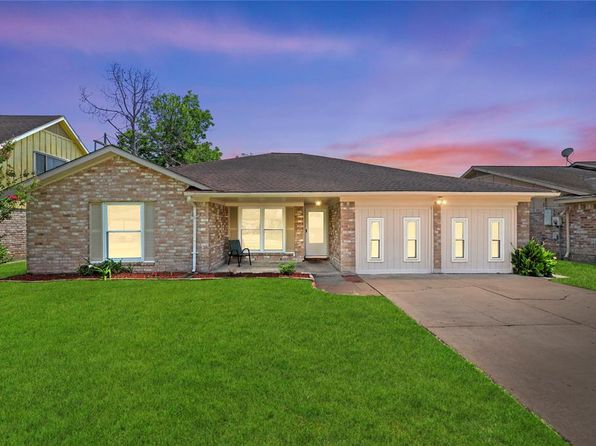 12211 Pine Knoll Dr, Houston, TX 77099