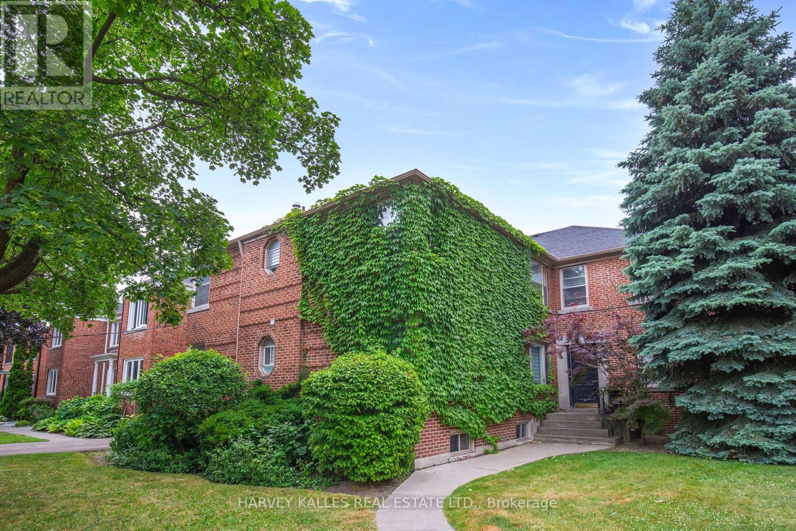 3 - 15 WARWICK AVENUE|Toronto (Humewood-Cedarvale), Ontario M6C1T5