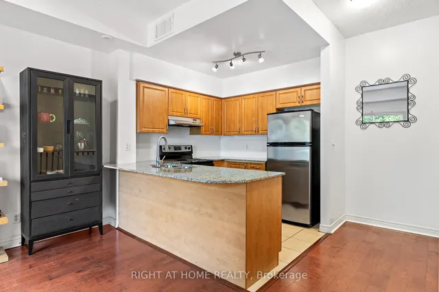 Additional image 15 of 205 Wellesley St Unit 205