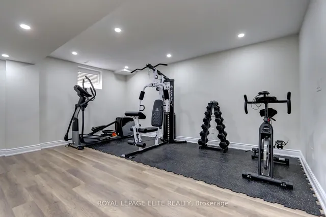 房产图片 35 - 2567 Capilano Cres