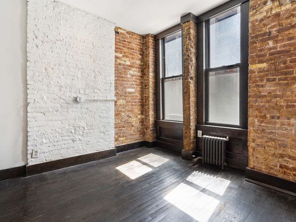 349 W 44th St APT 1FE, New York, NY 10036
