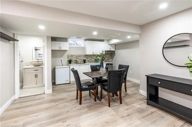 Additional image 32 of 584 Commonwealth Cres