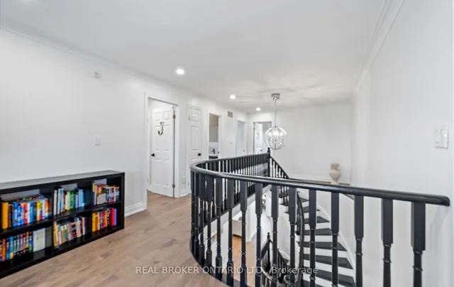 Additional image 32 of 4231 Highgate Cres