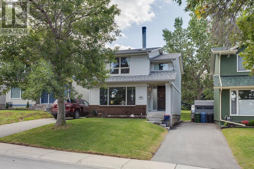 91 Coach Manor Rise SW|Calgary, Alberta T3H1C5