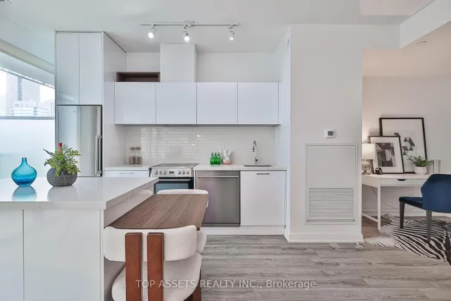 Additional image 17 of 50 Charles St Unit 3707