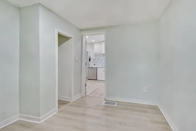 Additional image 25 of 40 Aikman Ave