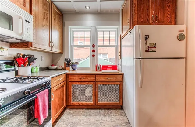 Additional image 12 of 120 Moore Ave