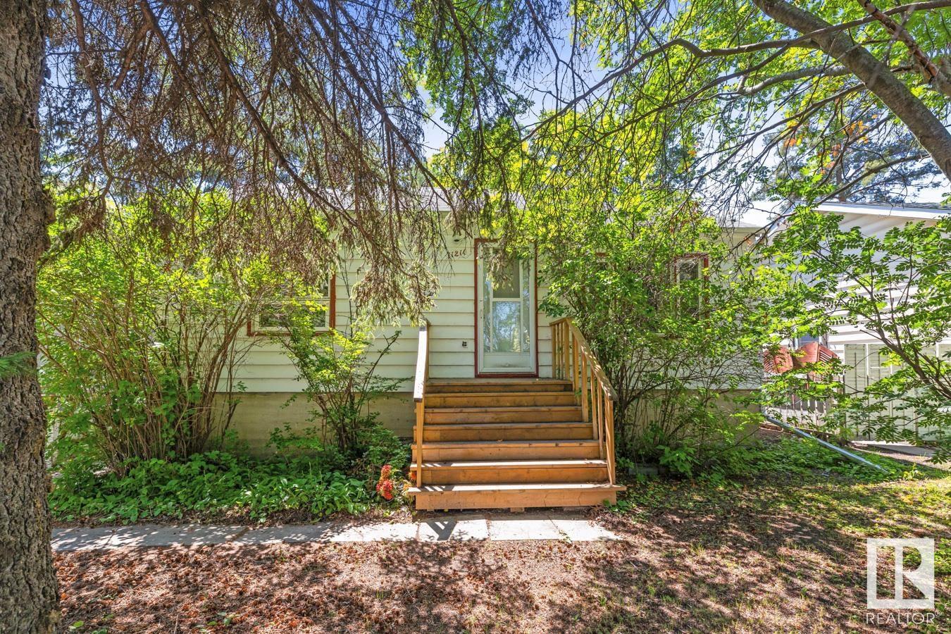 11211 72 AV NW|Edmonton, Alberta T6G0B4