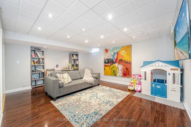 Additional image 26 of 28 Versailles Cres