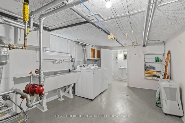 Additional image 33 of 882 Coxwell Ave