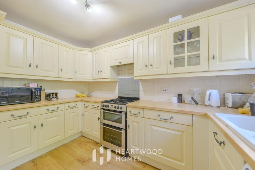 Additional image 4 of Acers, Park Street, St. Albans, AL2 2BJ