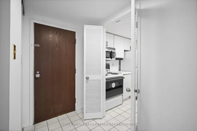 Additional image 11 of 711 Bay St Unit 1613