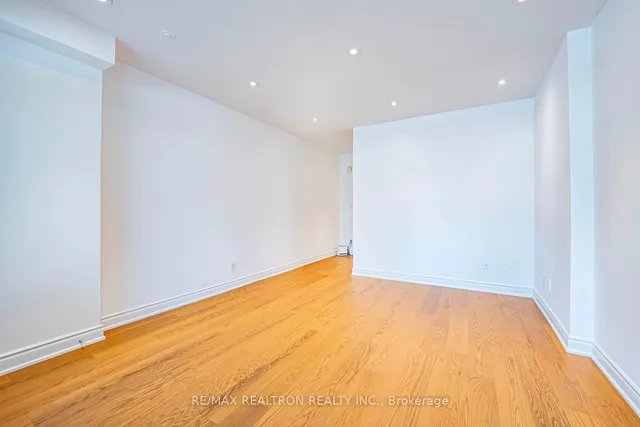 Additional image 4 of 886 Pape Ave