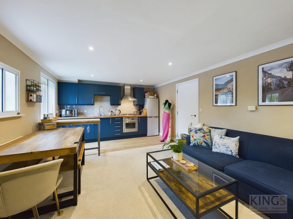 Additional image 6 of Kings Place, North Drive, AL9