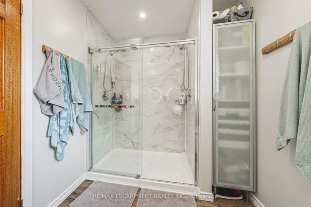 Additional image 26 of 185 COMFORT Crt