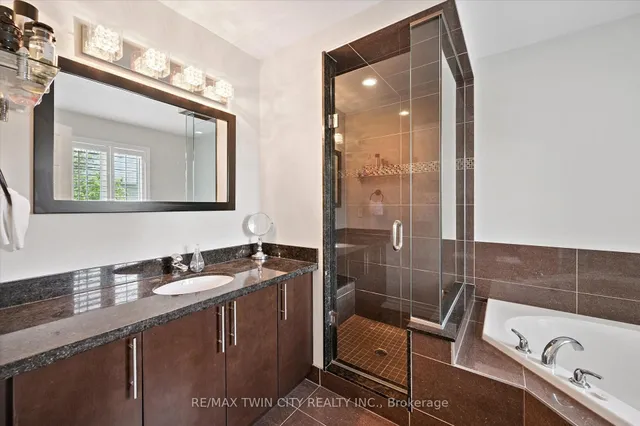 Additional image 23 of 79 Padua Cres
