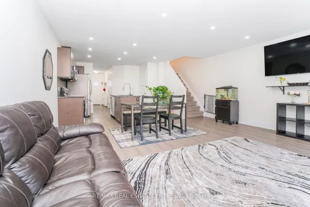 Additional image 20 of 504 WOODLEA Crt