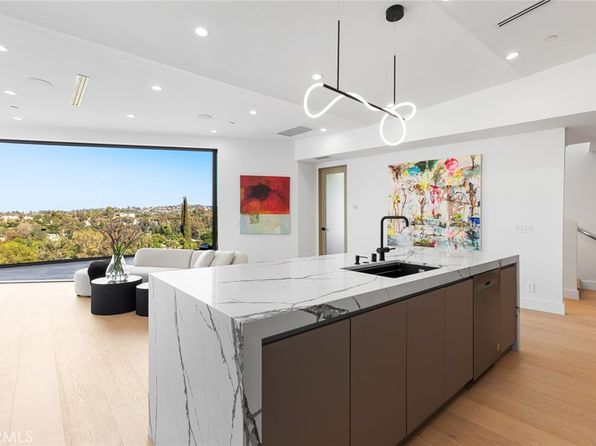 Property image for 5130 Medina Rd, Woodland Hills, CA 91364