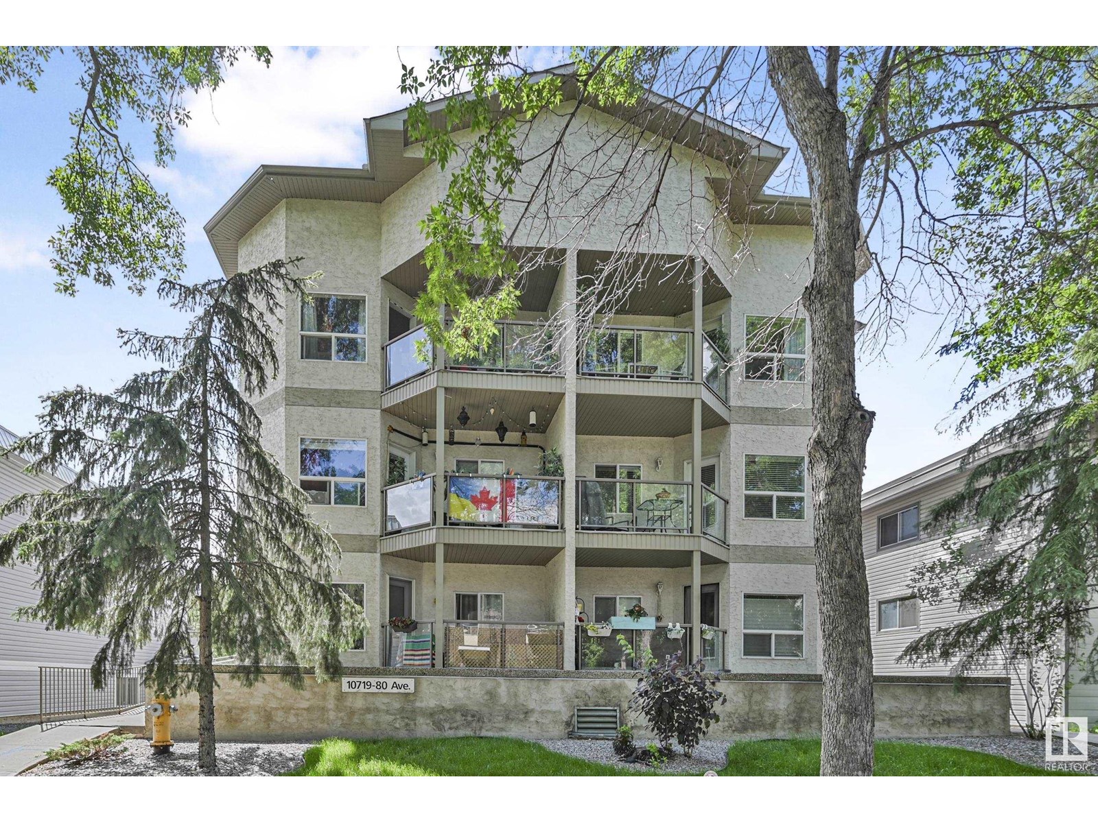 #303 10719 80 AV NW|Edmonton, Alberta T6E1V7