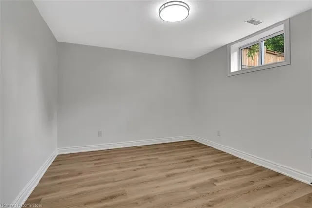 Additional image 23 of 126 Highland Rd