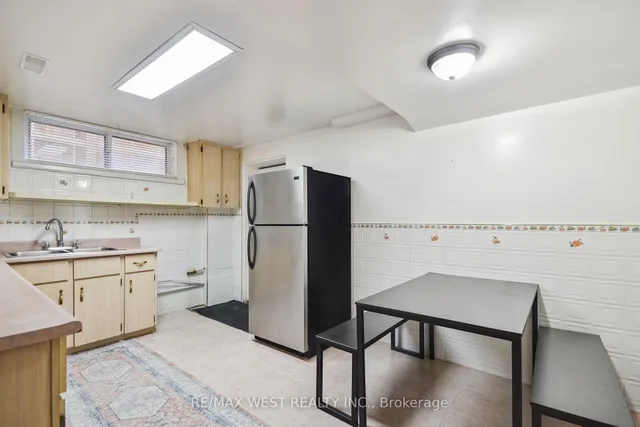 Additional image 9 of 30 Salem Ave