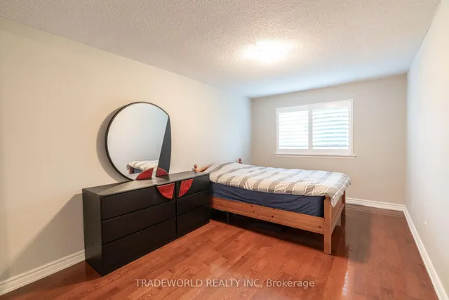 Additional image 27 of 18 Carl Cres