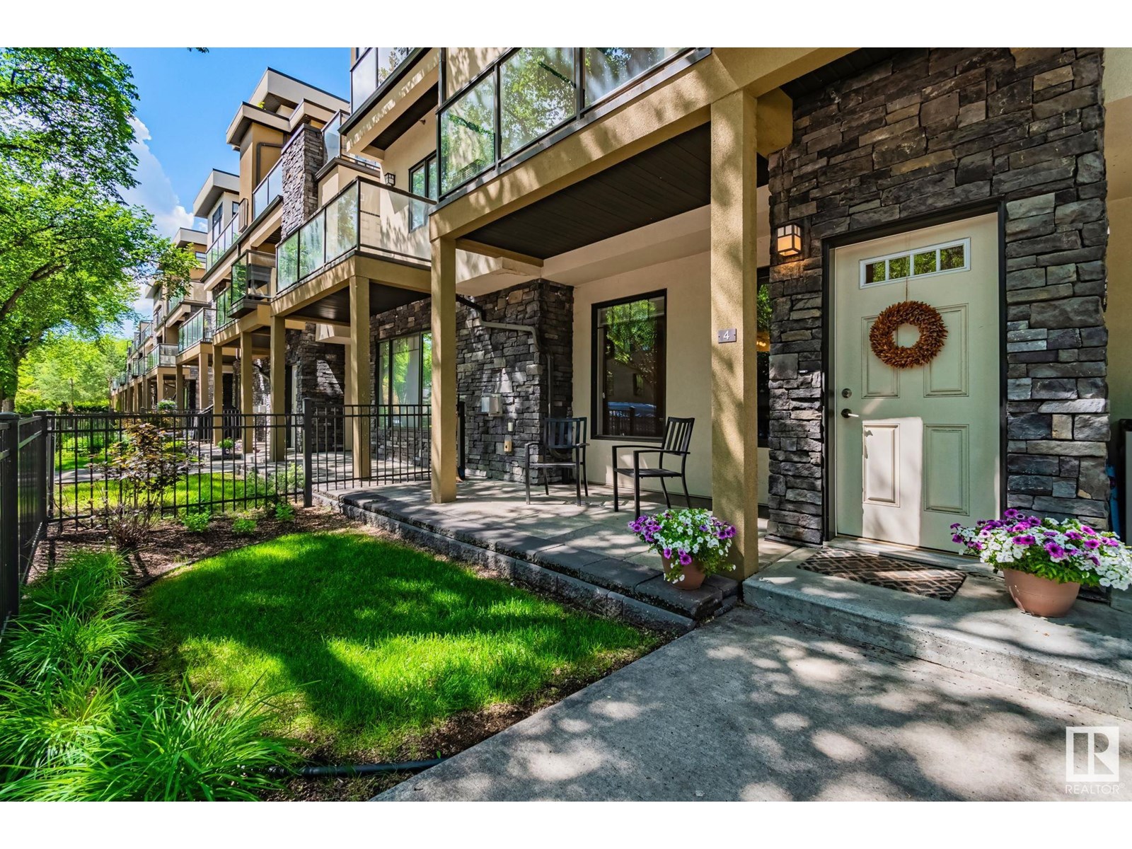 #4 11518 76 AV NW|Edmonton, Alberta T6G0K7