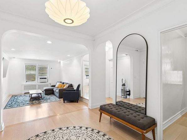 300 W 53rd St, New York, NY 