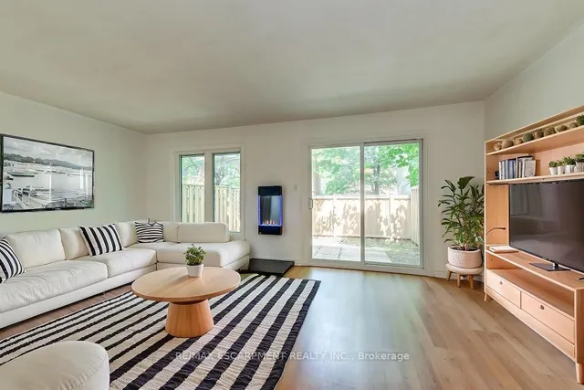 Additional image 9 of 1270 Gainsborough Dr Unit 4