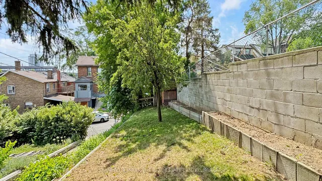 Additional image 27 of 947 Saint Clarens Ave