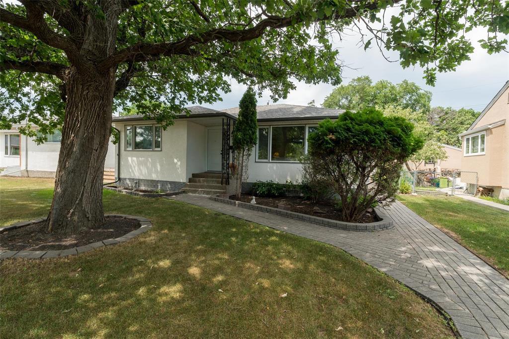 13 Riley Crescent|Winnipeg, Manitoba R3T0J3