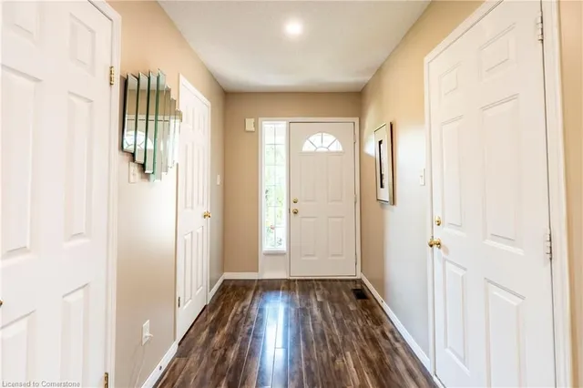 Additional image 4 of 584 Commonwealth Cres