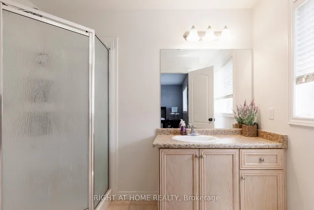 Additional image 32 of 56 Marina Point Cres