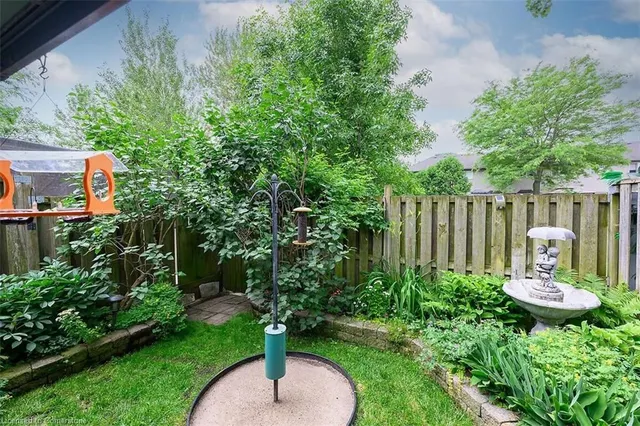 房产图片 37 - 10 Cadham Blvd 单元17