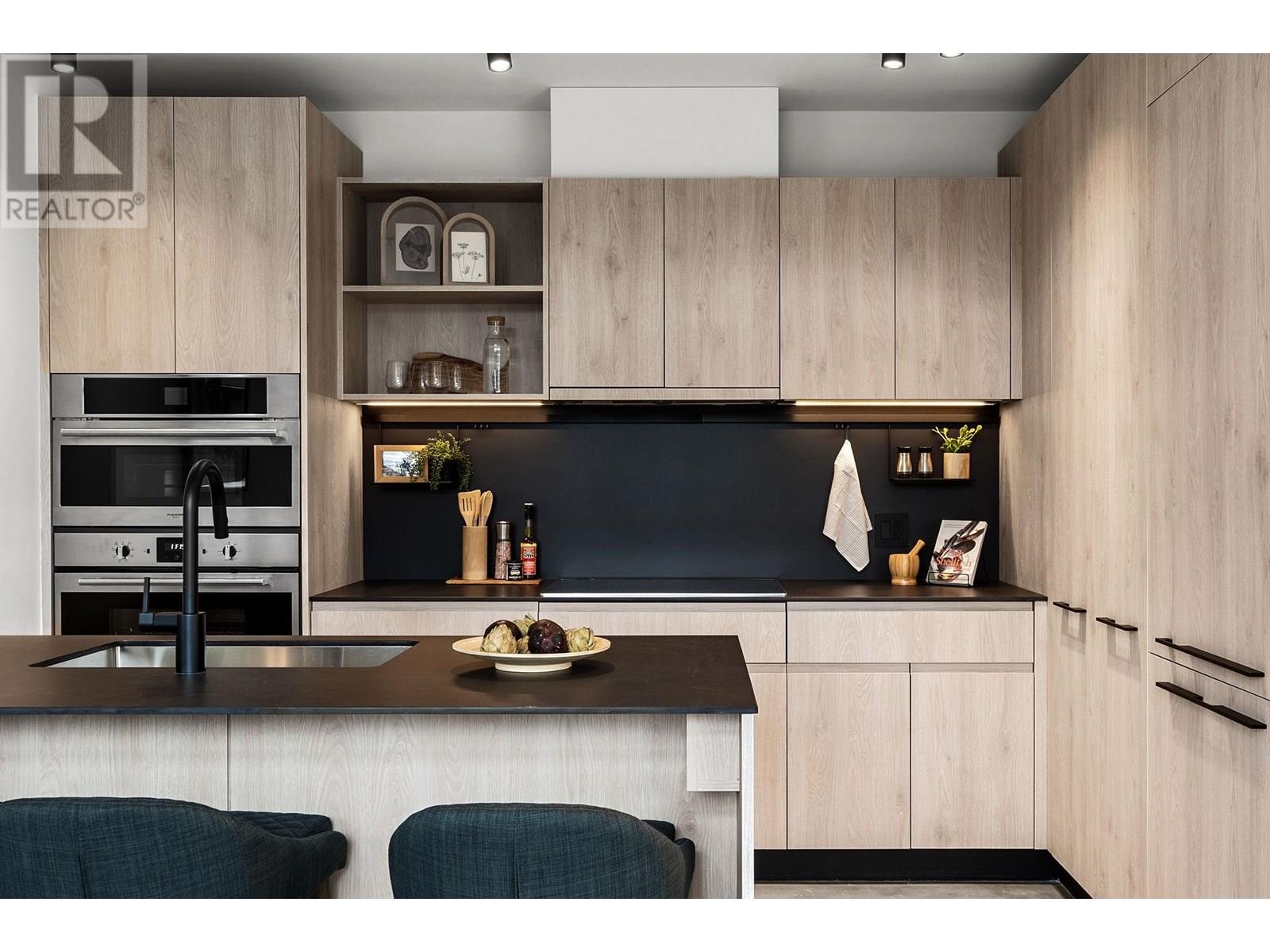 4015 FLEMING STREET|Vancouver, British Columbia V5N3W3