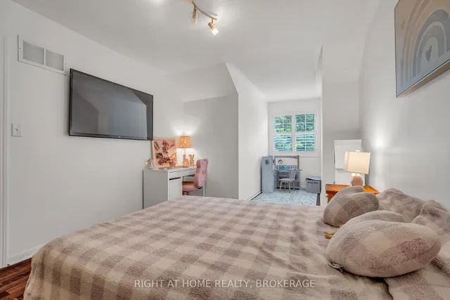 Additional image 37 of 928 Lancaster Blvd