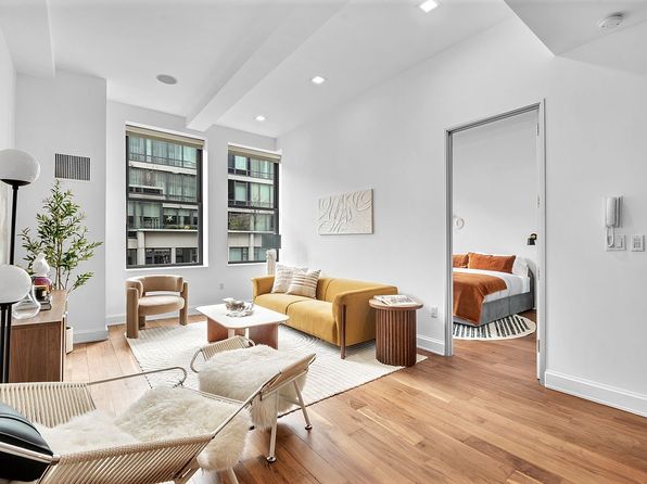 140 W 22nd St, New York, NY 