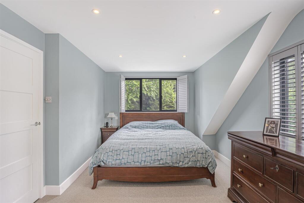 Additional image 18 of Hillside Way, Welwyn