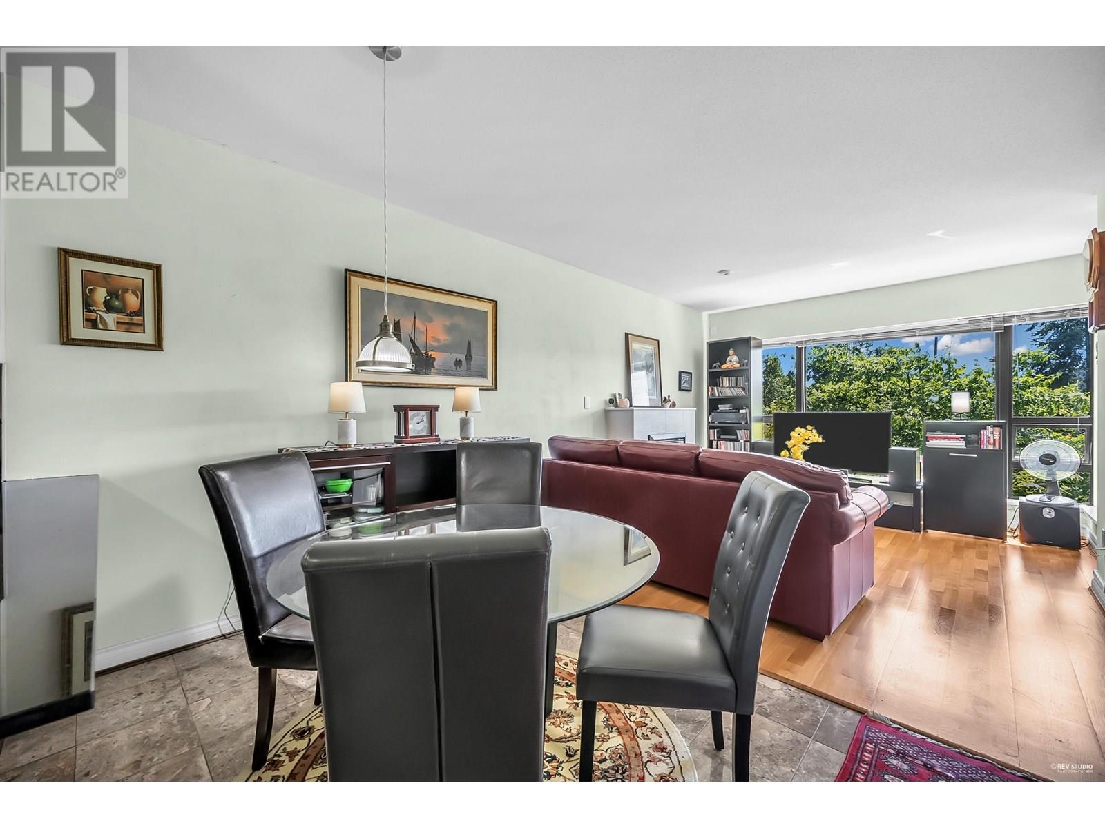202 4178 DAWSON STREET|Burnaby, British Columbia V5C0A1