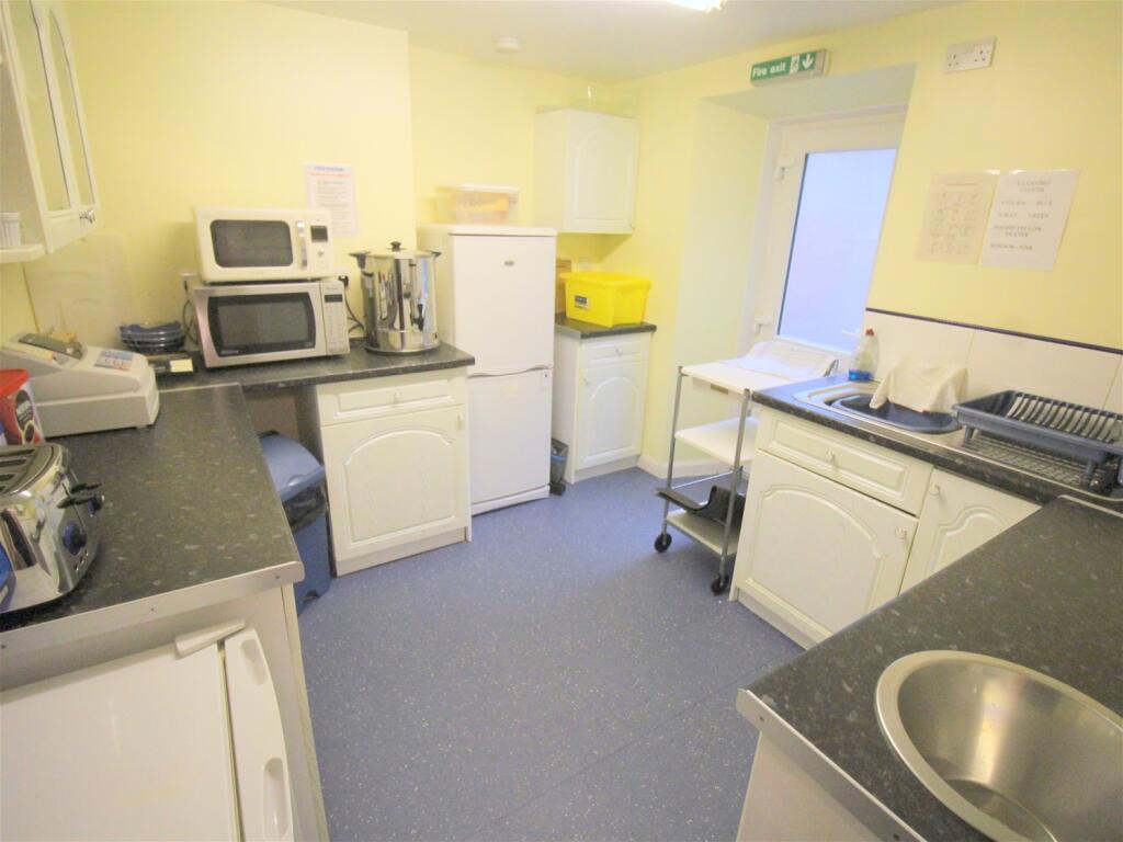 Additional image 9 of DJ's Chippie and 7 Bedroom Flat , Moray