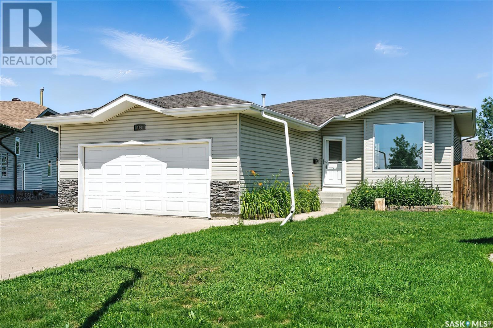 Property image for 914 Overholt TERRACE|Saskatoon, Saskatchewan S7N4S7