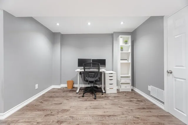 Additional image 31 of 56 Valonia Dr