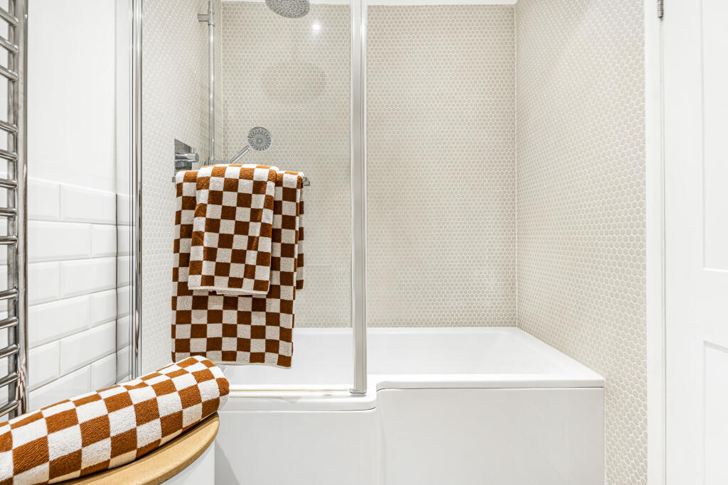 Additional image 14 of Pottersheath Road, Welwyn, Hertfordshire, AL6