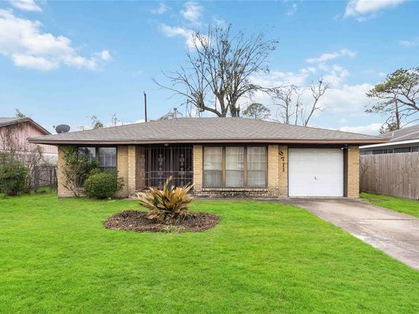 9711 Bertwood St, Houston, TX 77016