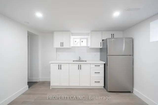 Additional image 27 of 33 Moorecroft Cres