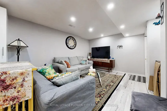 Additional image 34 of 656 Esprit Cres