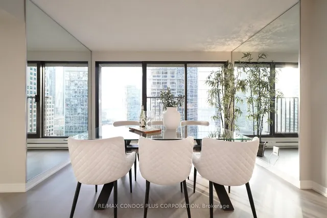 Additional image 11 of 55 Harbour Sq Unit 1917